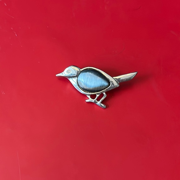 Vintage Silver Bird Brooch with Gray Accent. - Picture 1 of 4